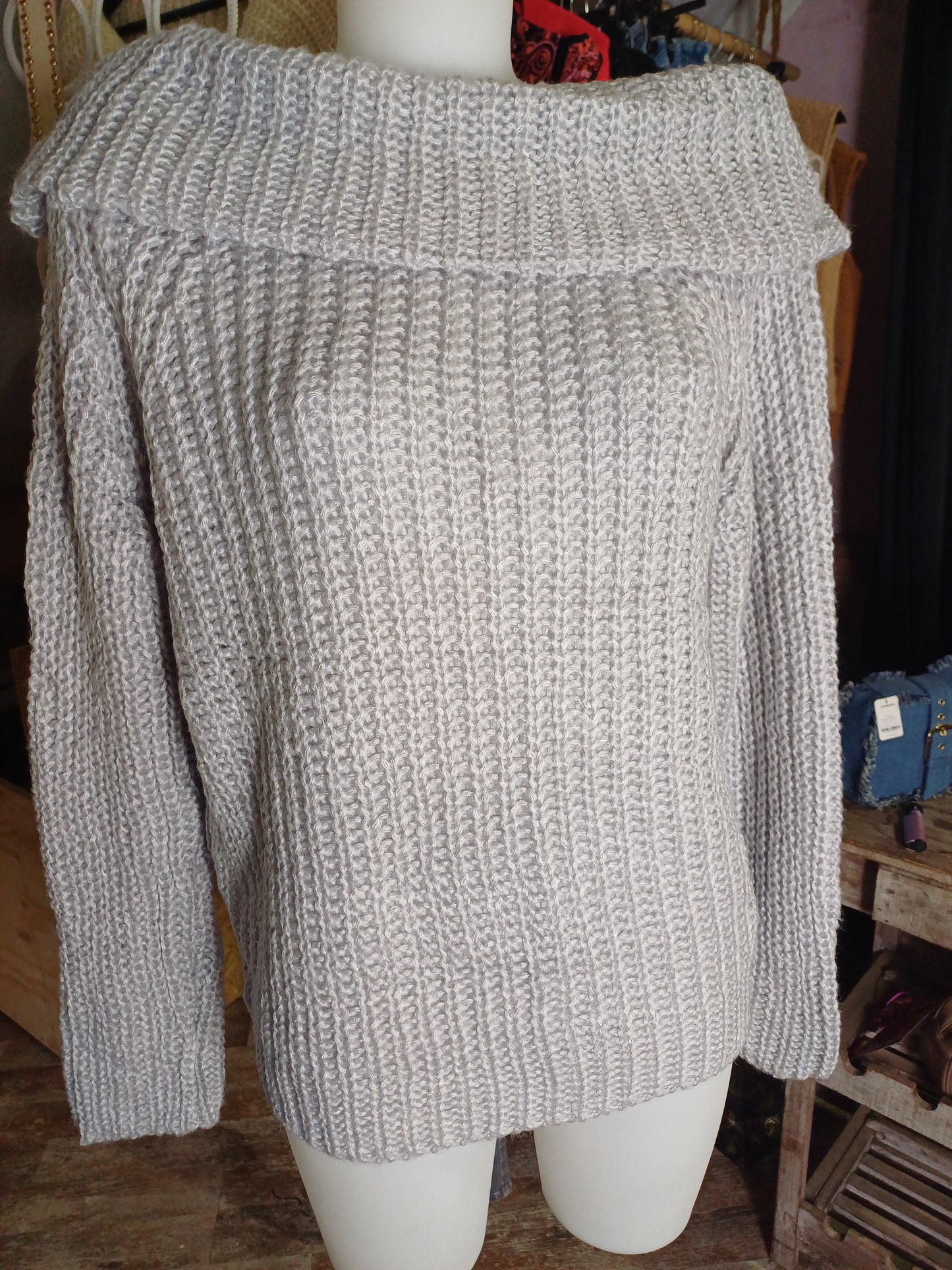 Off shoulder trui