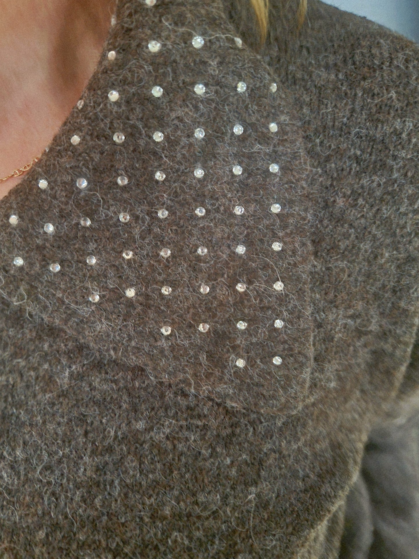 Trui met strassteentjes